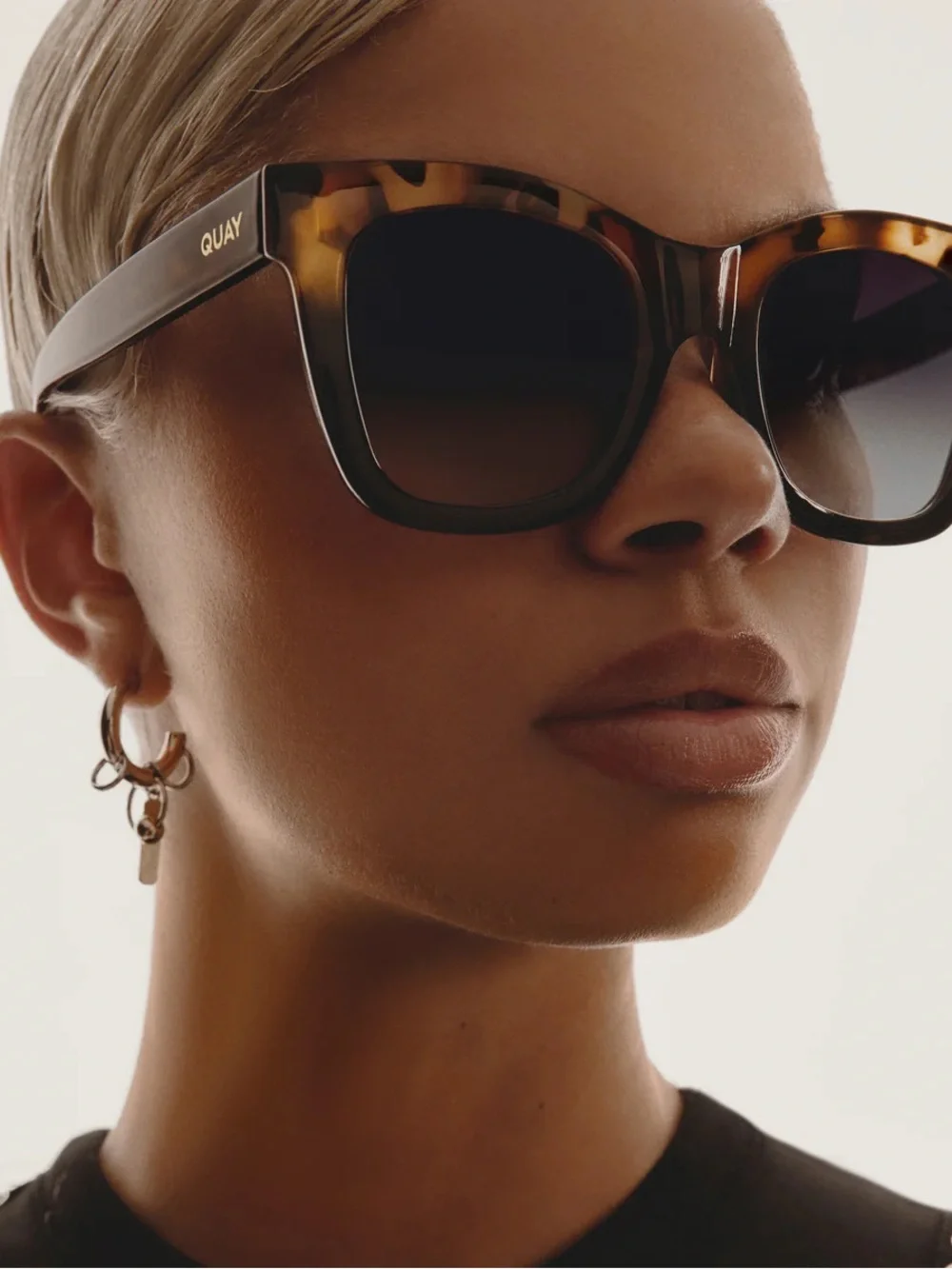 Tortoiseshell Square Frame Sunglasses - Women's Fashion Accessory